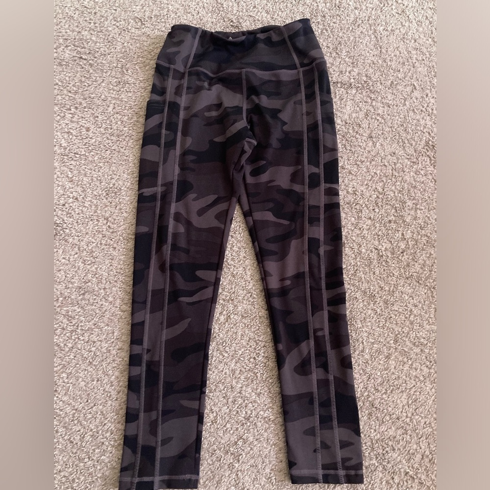 Grey camo leggings